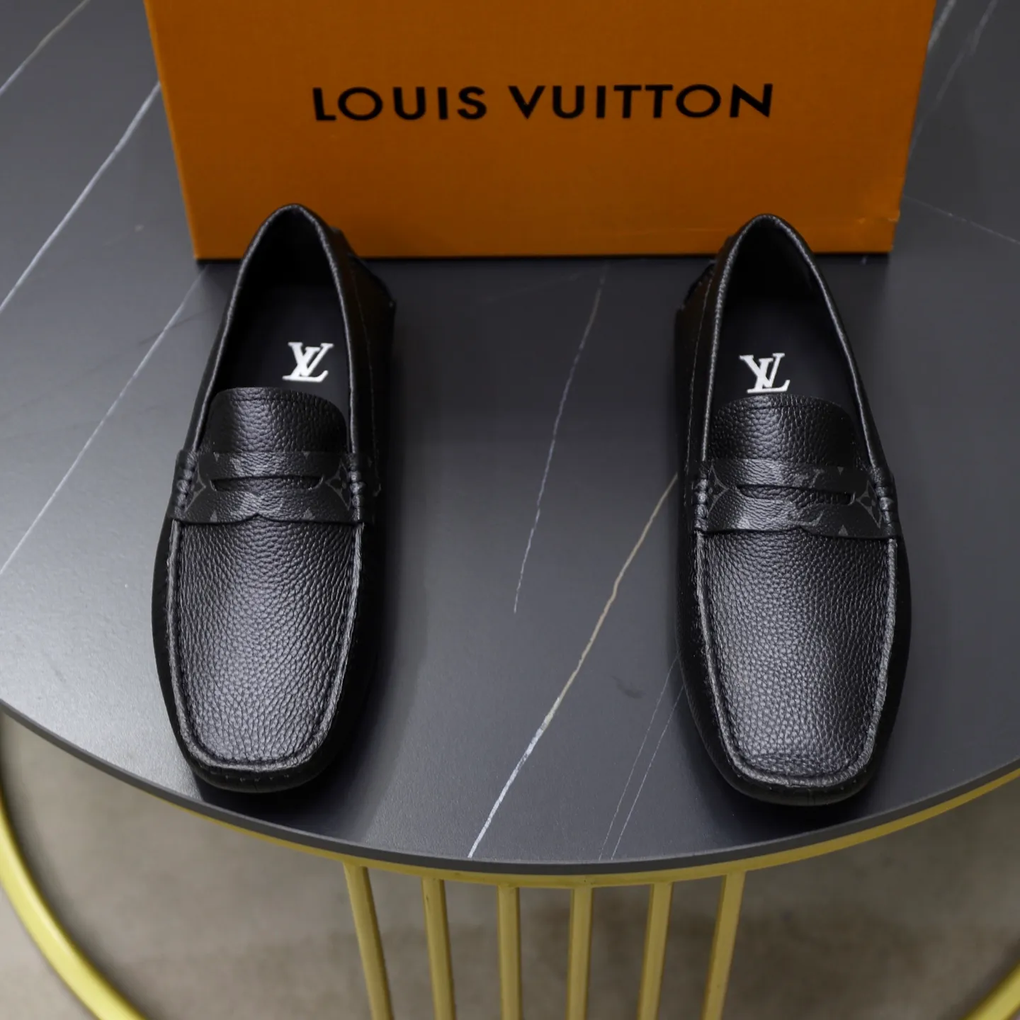 Ex-factory price: 460💰【LV】Louis Vuitton ⚠️High-end men’s driving and pedal series ⚠️38-44 (customized for 45) ⚠️All original cowhide leather! Thick and soft! Made entirely of calfskin lining! Rubber sheet anti-slip beanie sole! Three-dimensional package technology! Fashionable and classic! Handicrafts! Original high quality! Feel free to compare!